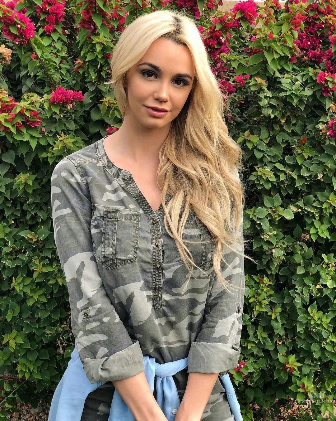 美國甜心「Caitlin Arnett 」 前凸後翹S曲線好誘人! 19