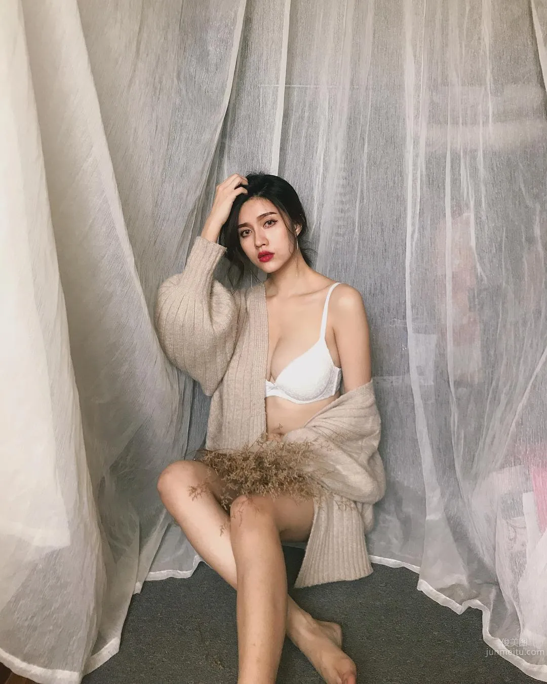 優質台灣正妹San珊珊 渾圓美胸比基尼下更白皙 16
