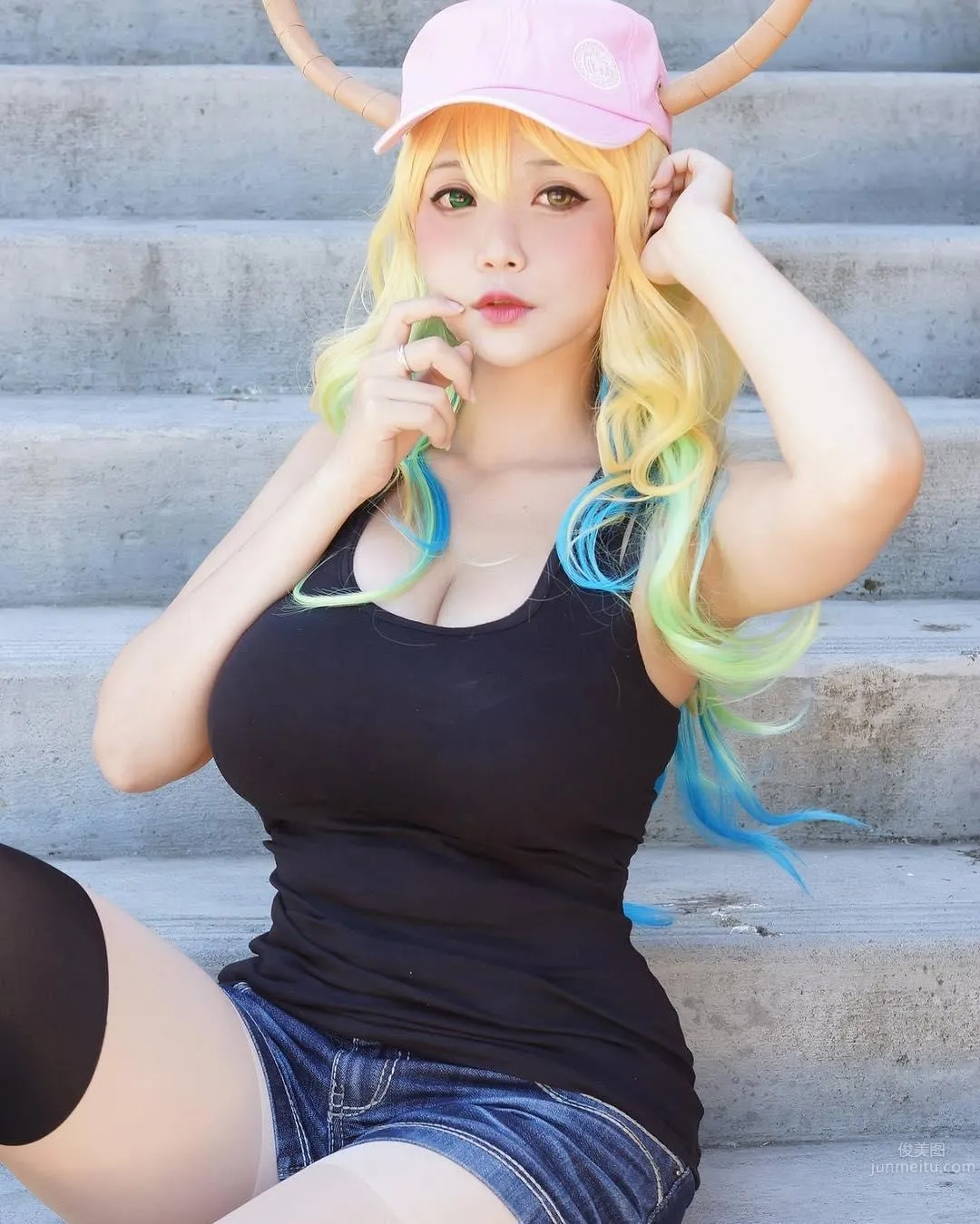 電玩美少女Hana Dinh，這樣的身材你喜歡嗎？ 10