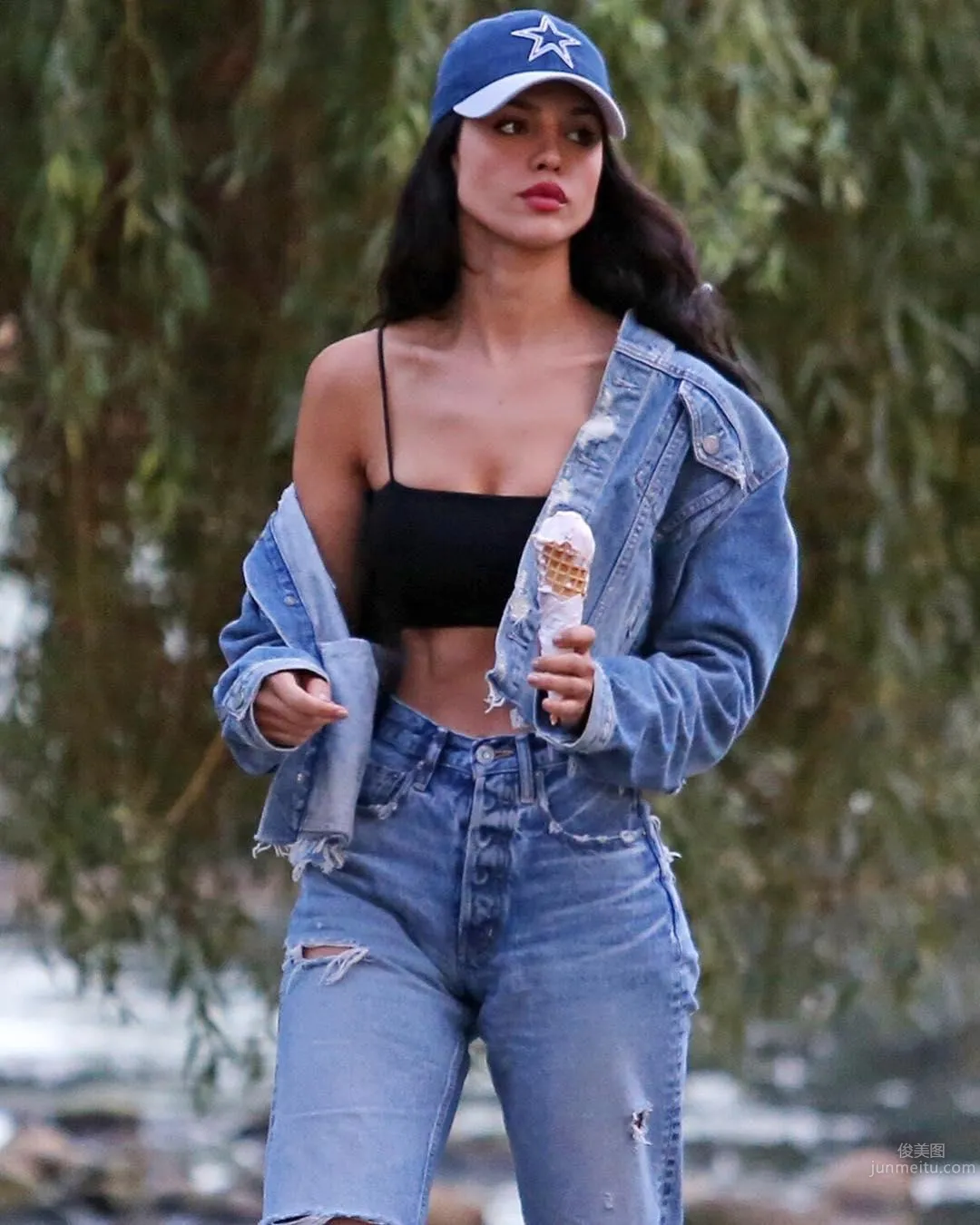 Eiza Gonzalez- 紅地毯上的「黃道」美人 21