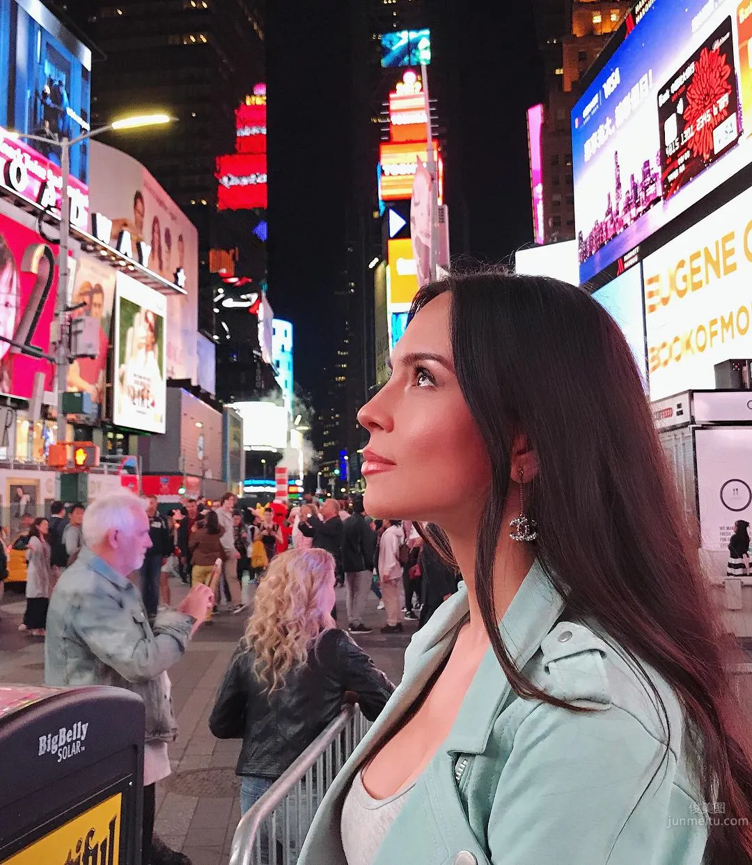 Lola Astanova- 美豔鋼琴家私房照 28