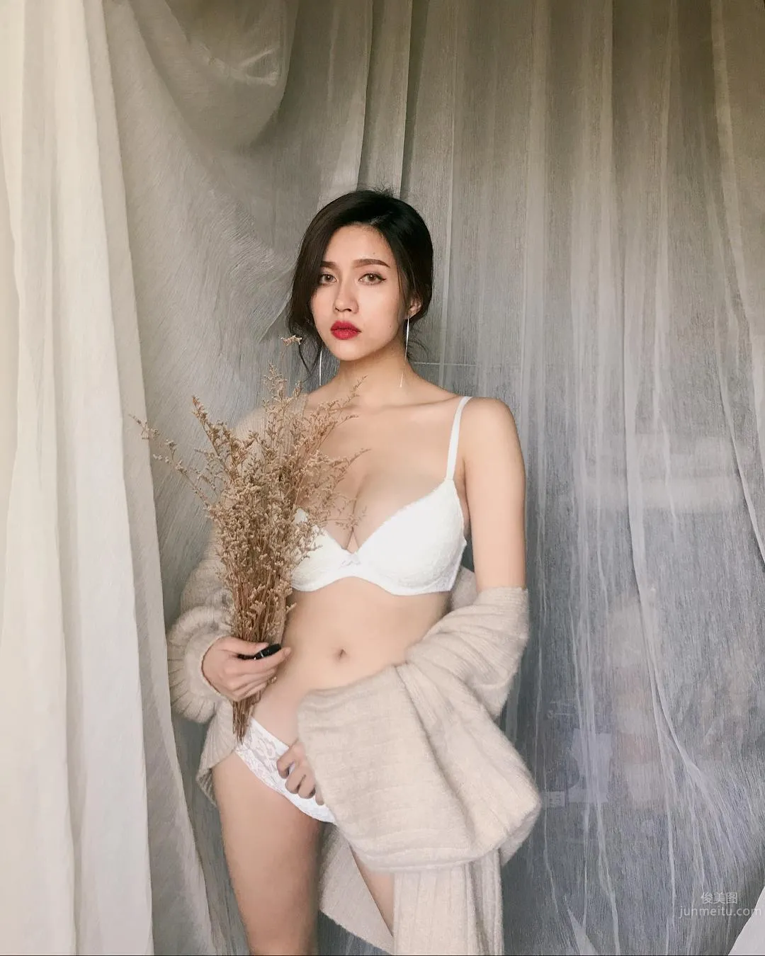優質台灣正妹San珊珊 渾圓美胸比基尼下更白皙 13