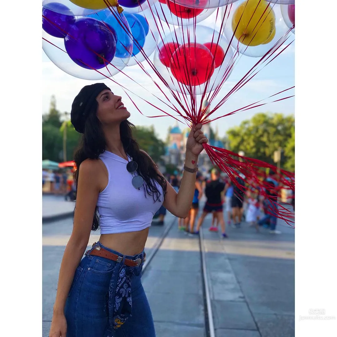 Eiza Gonzalez- 紅地毯上的「黃道」美人 16