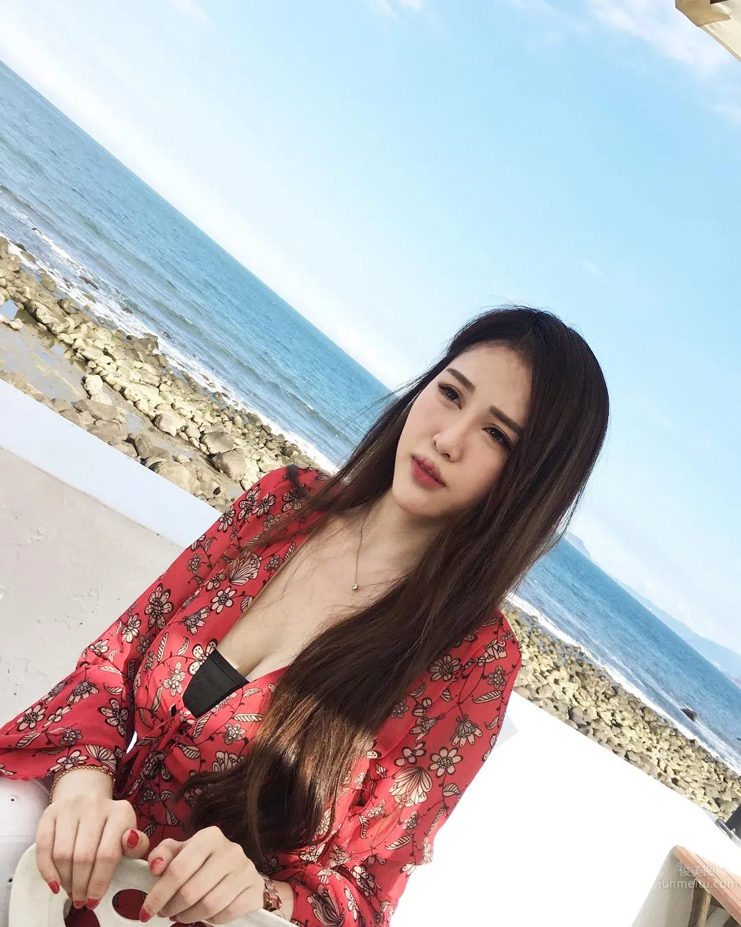戀愛了！比基尼「白嫩美胸正妹」安全氣囊好膨脹 16