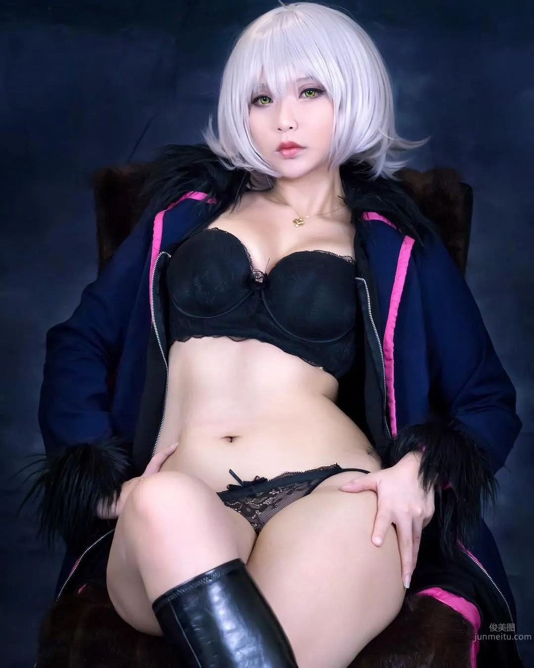 電玩美少女Hana Dinh，這樣的身材你喜歡嗎？ 35