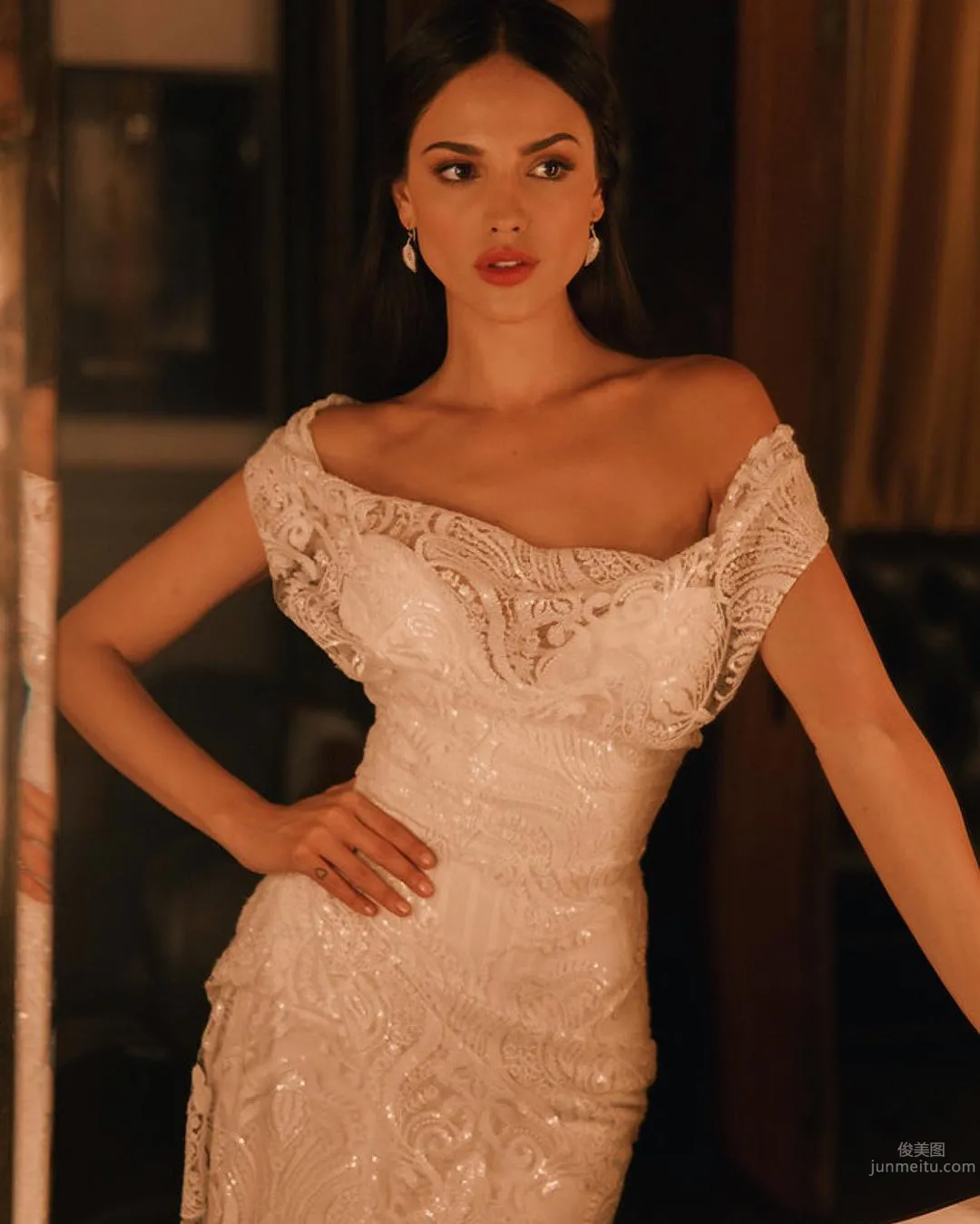 Eiza Gonzalez- 紅地毯上的「黃道」美人 19