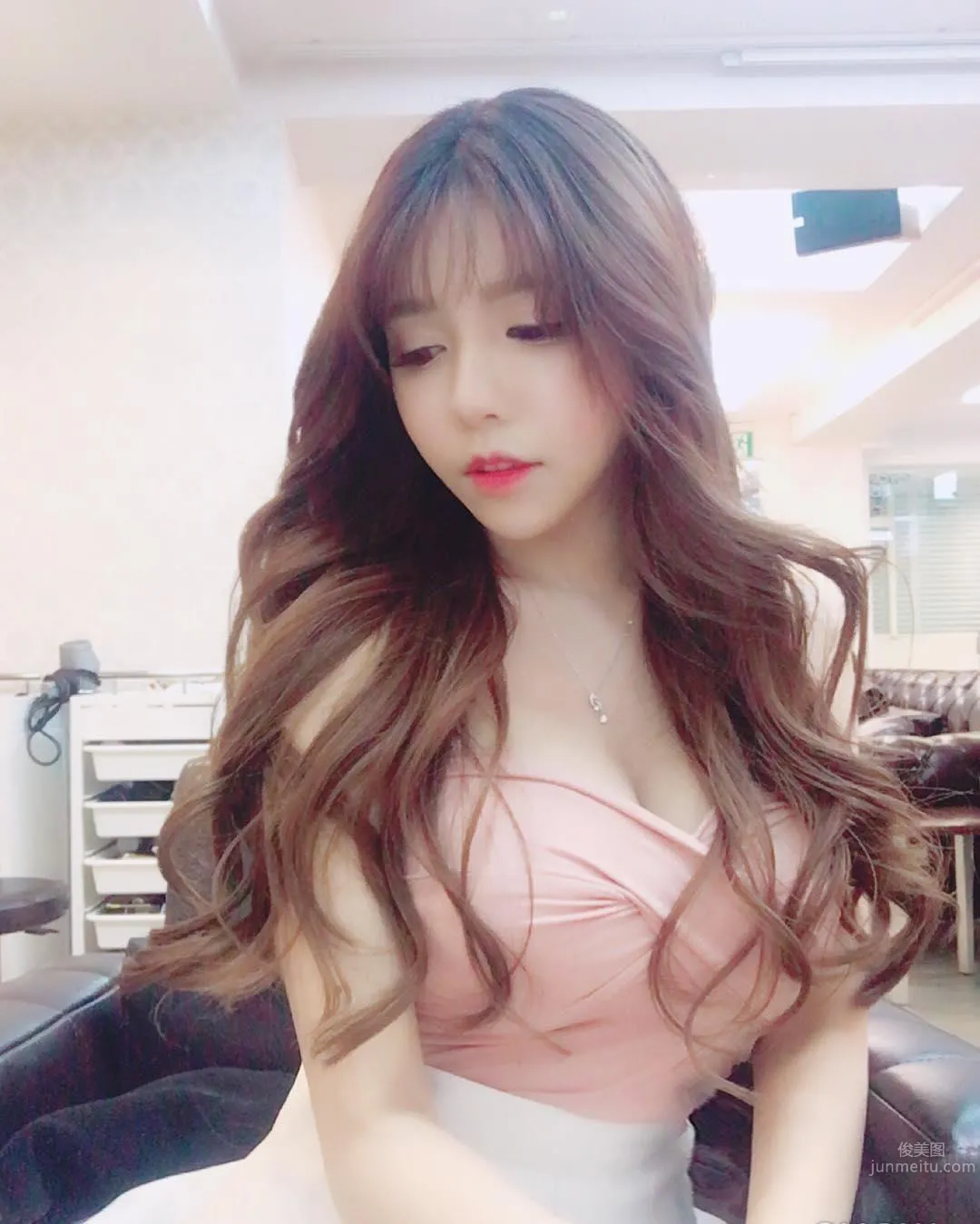激似人氣女優三上悠亞！「白皙甜心」譚詠曦胸器太過驚人 18