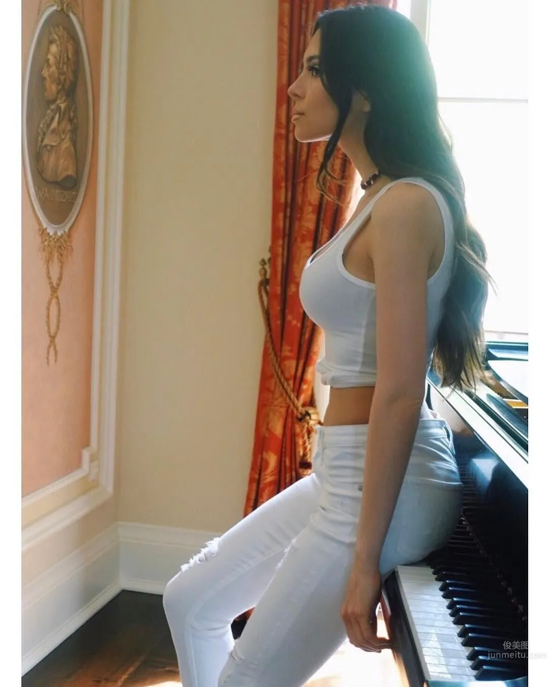 Lola Astanova- 美豔鋼琴家私房照 16