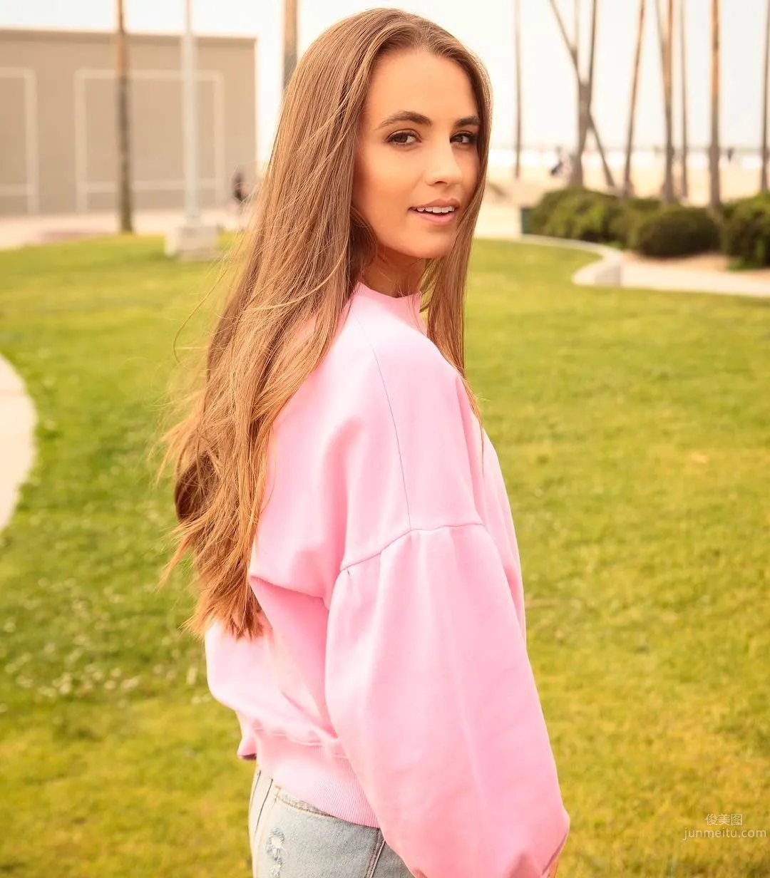 Rachel DeMita- 顔藝俱佳的美女籃球主播 12