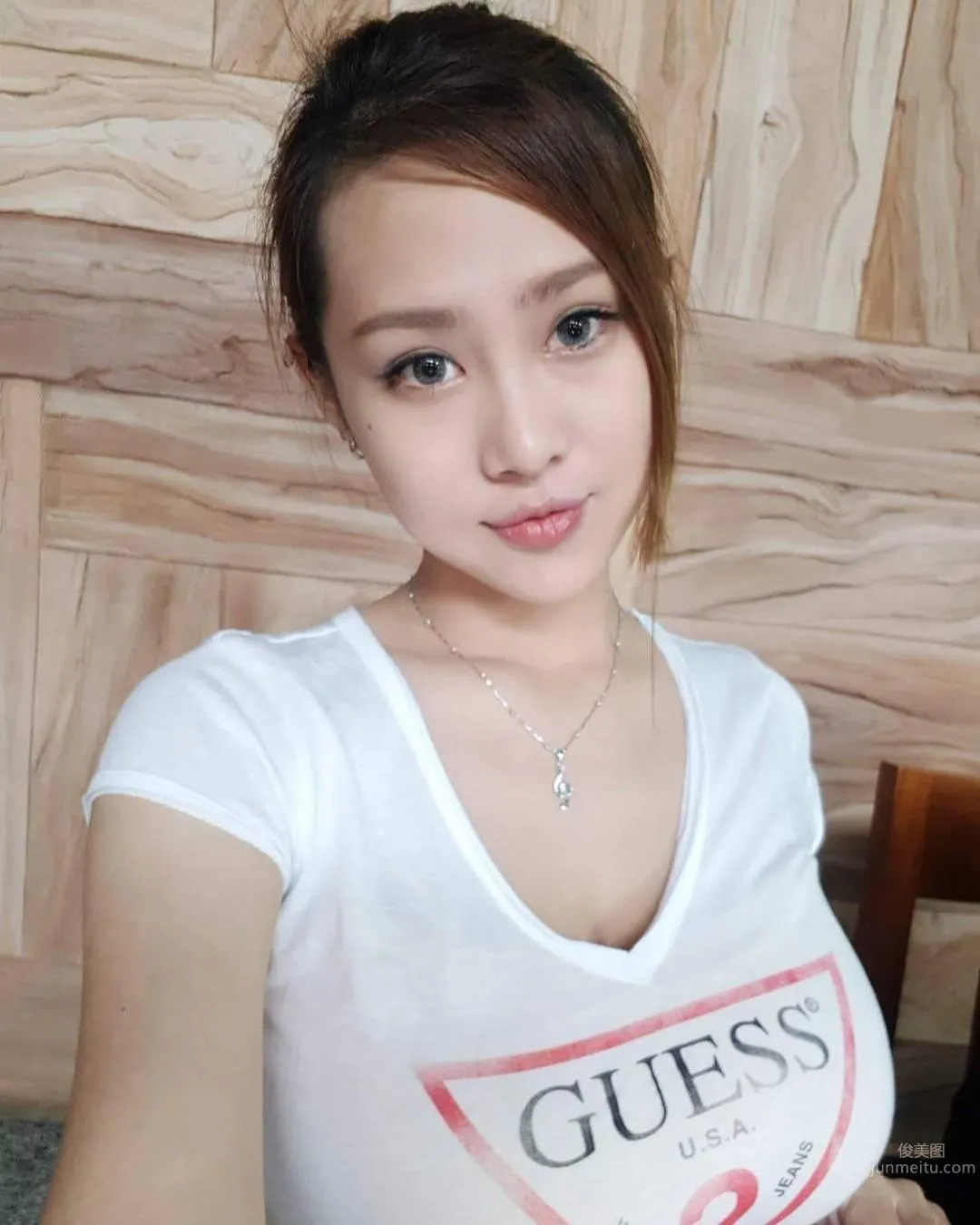 台灣I級豔後洪蓉 超震撼的事業線 6