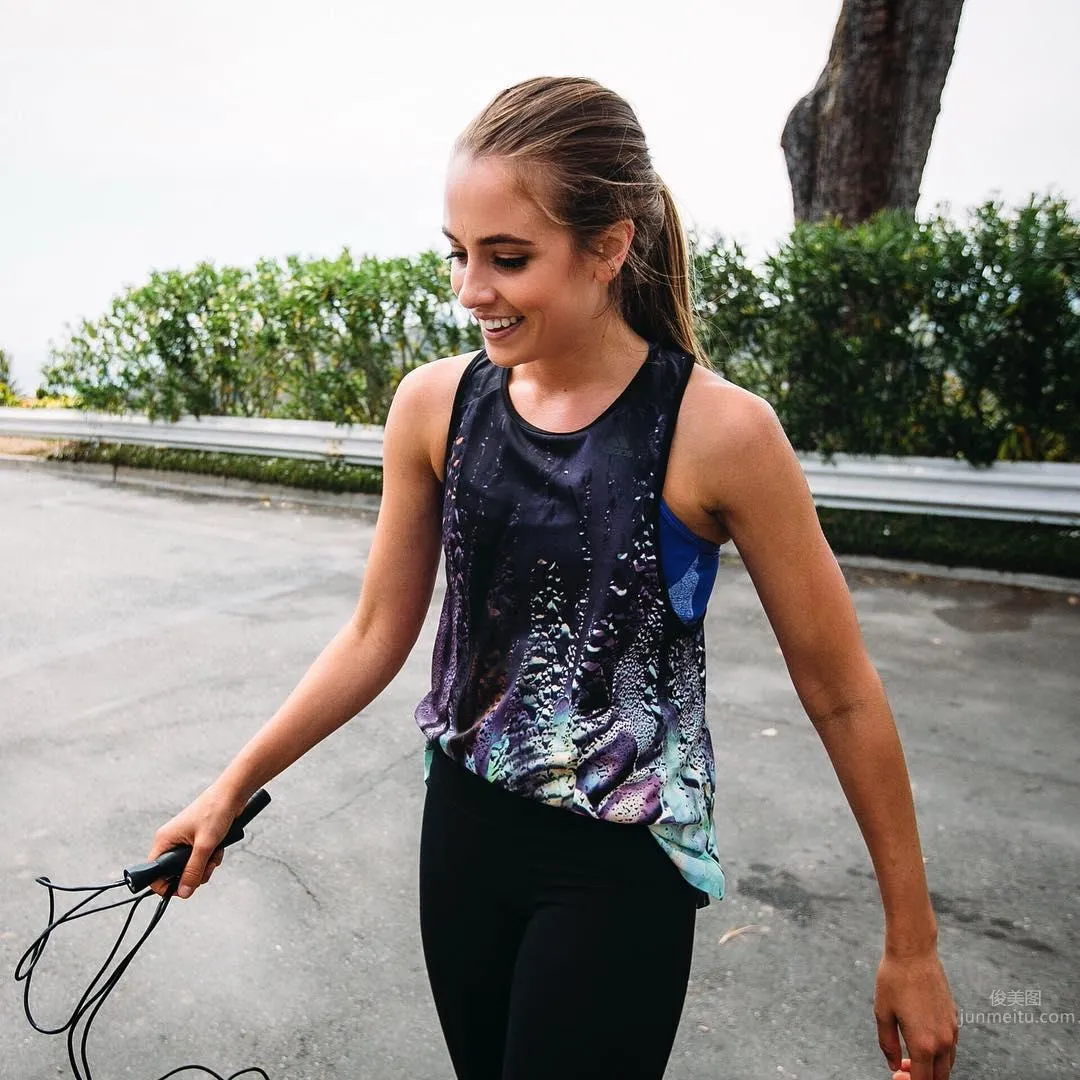 Rachel DeMita- 顔藝俱佳的美女籃球主播 1