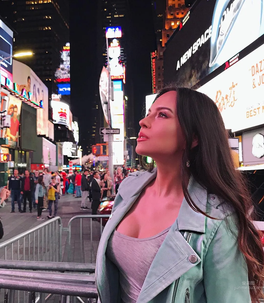 Lola Astanova- 美豔鋼琴家私房照 29