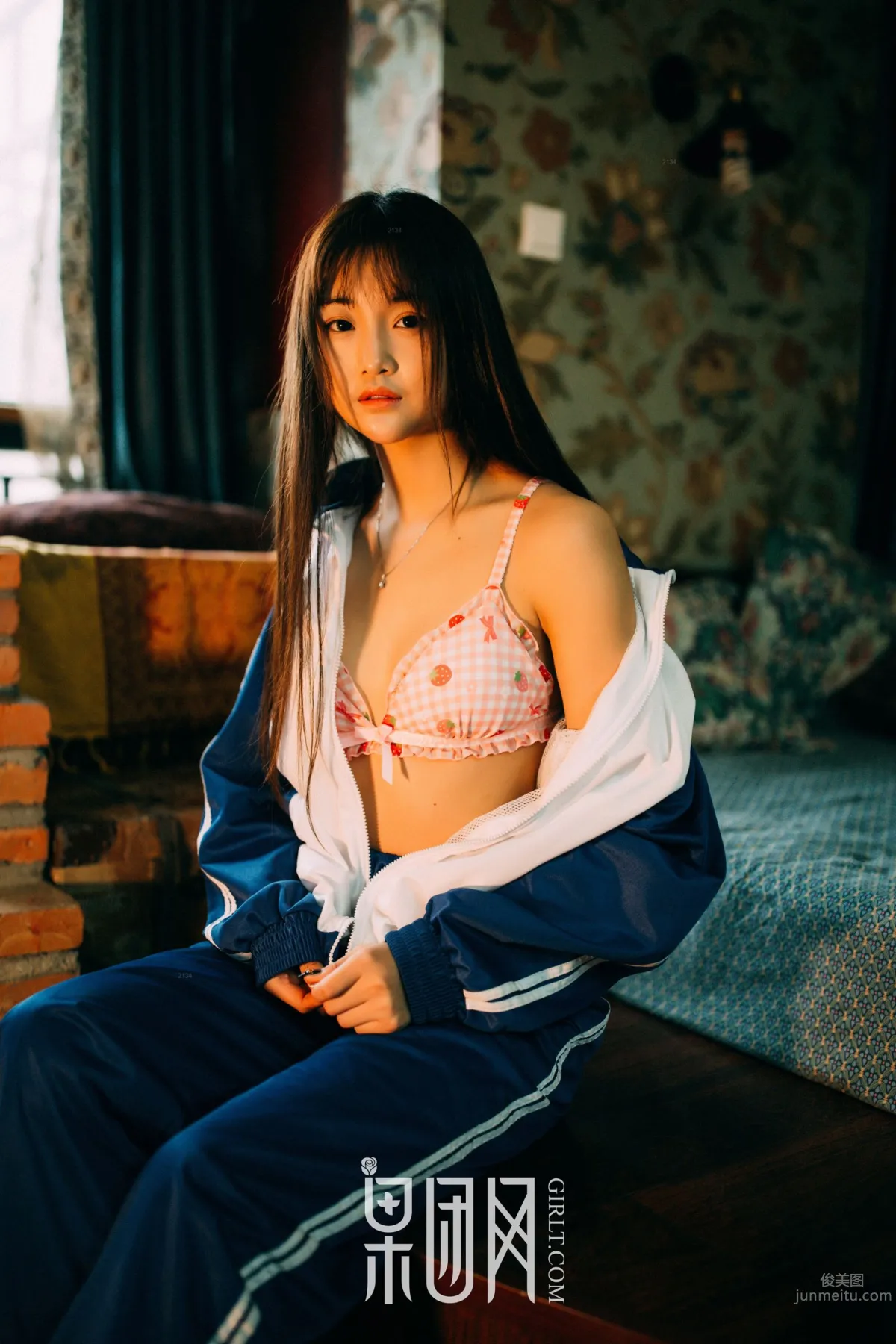 学生妹妹的校服风情！_9