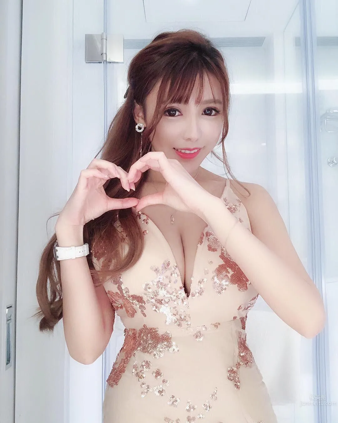 激似人氣女優三上悠亞！「白皙甜心」譚詠曦胸器太過驚人 27
