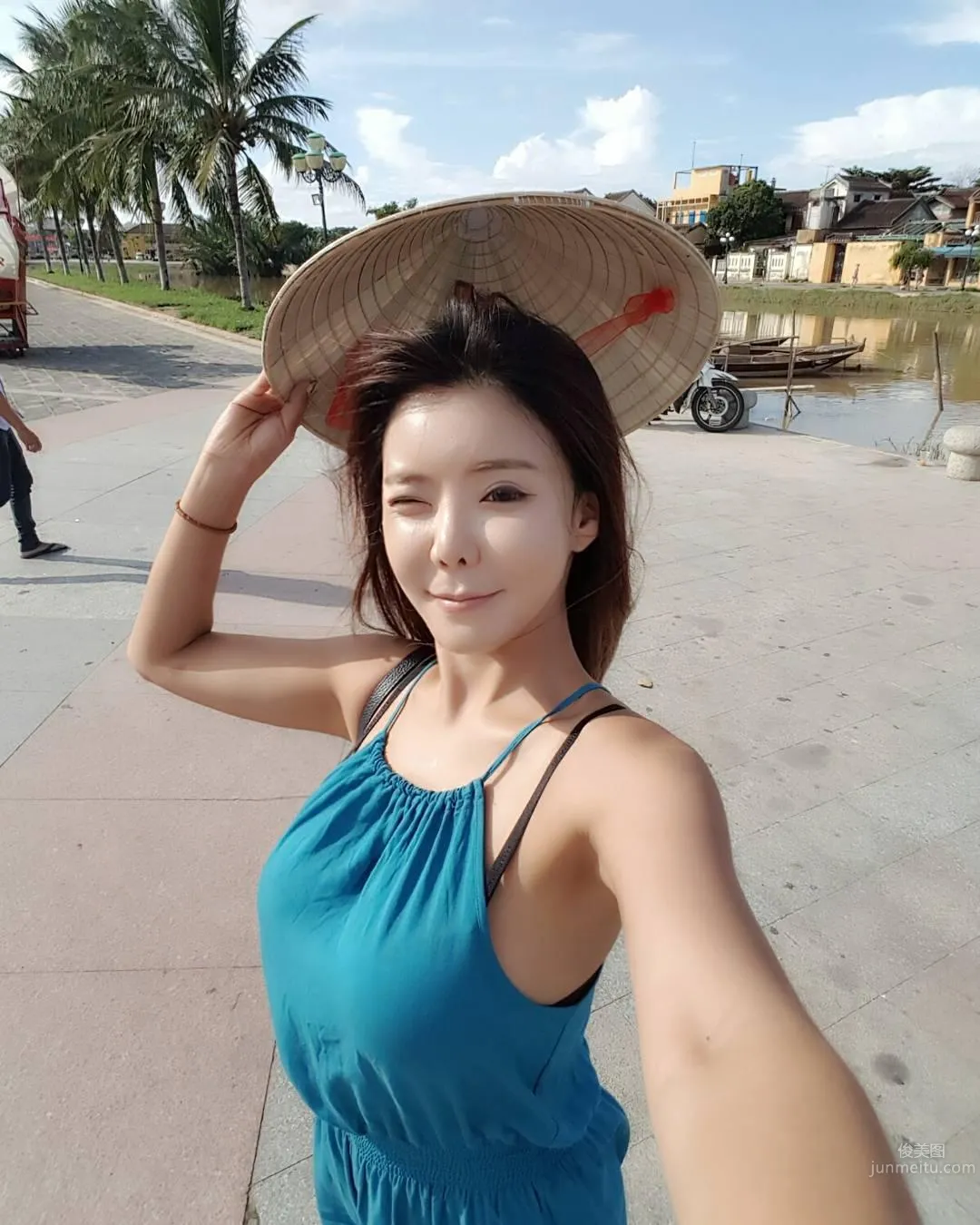 南韩妹子黄丽娅脾气不好！性感比基尼大方来献宝～_1