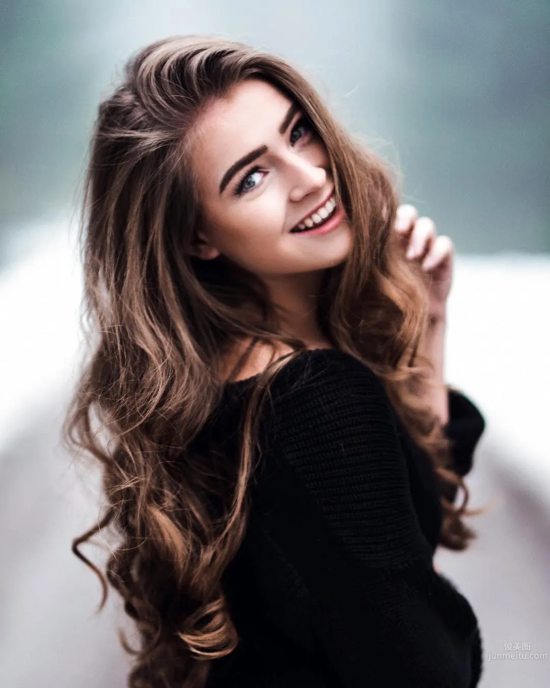 天使顔正妹「Anna Von Klinski」迷人電眼極緻魅惑 17