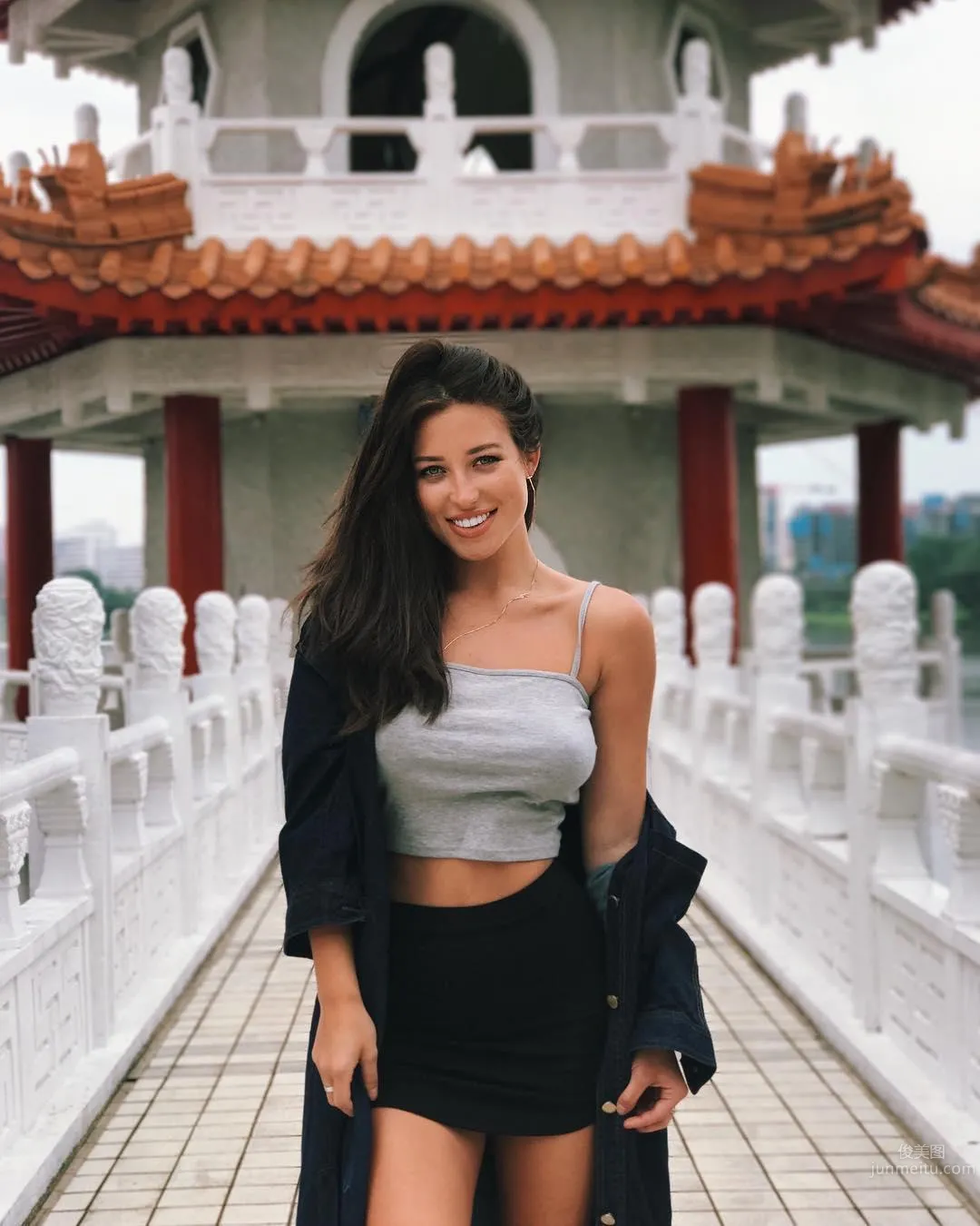 加拿大模特Stefanie Knight 罩不住的性感火辣身材 18