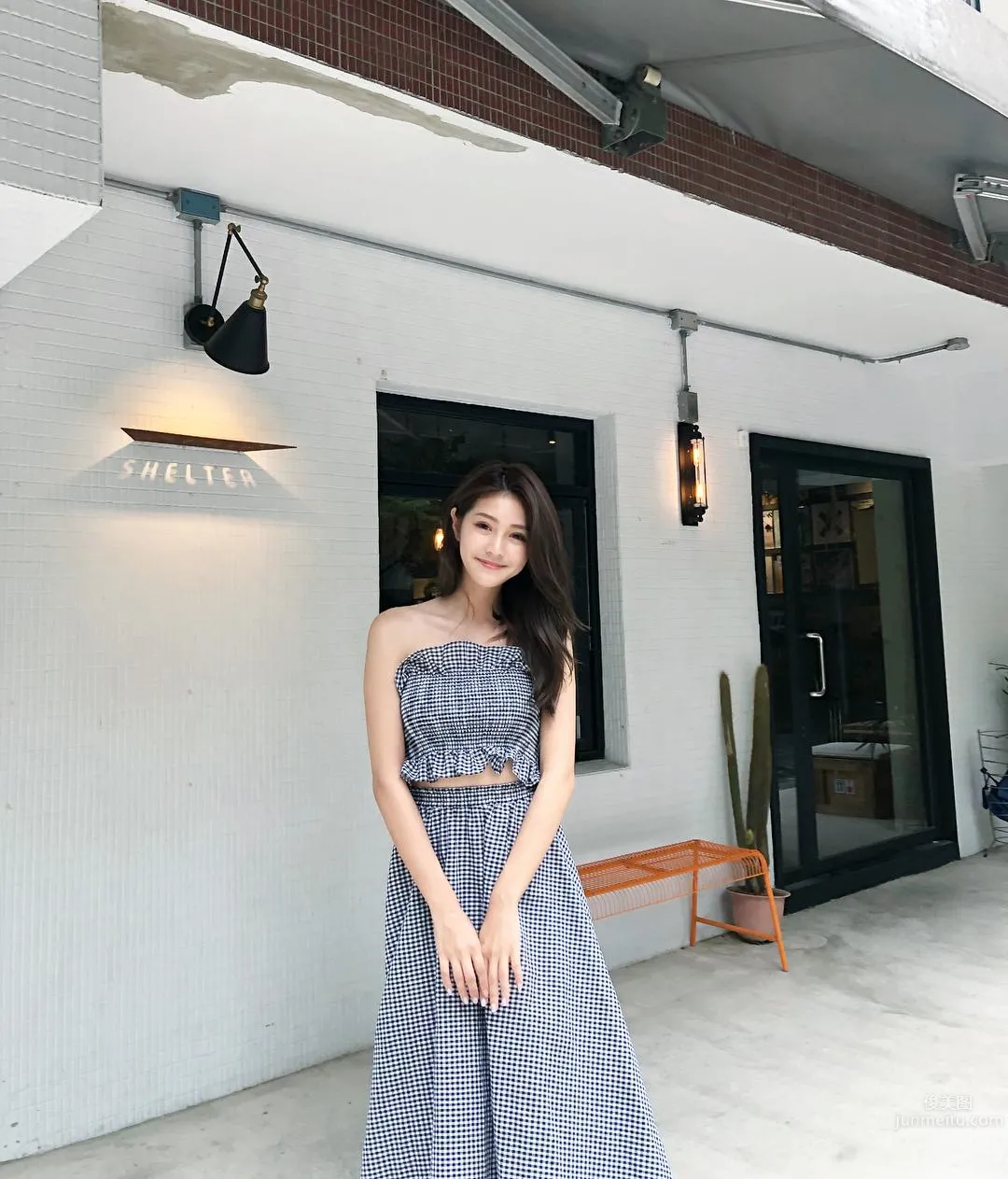 花叢間的大眼正妹！「惹火S曲線」好讓人着迷！ 29