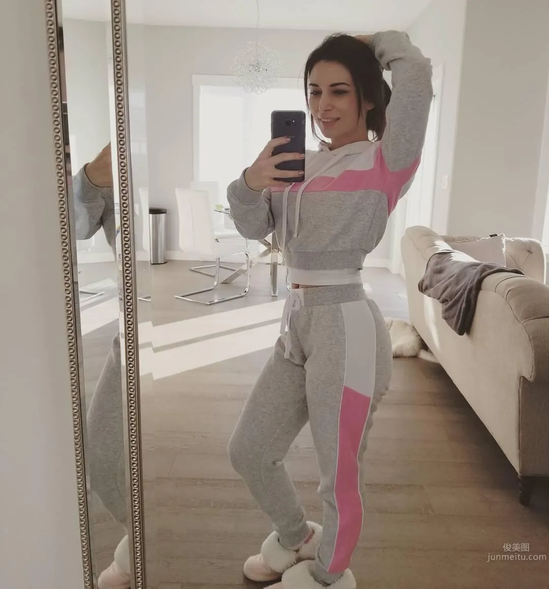 想一起激戰！電玩直播妹「Alinity Divine」清新自然 26