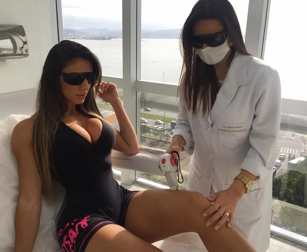 吃雞啦！筋肉女兵「Carol Saraiva」火力強大 3