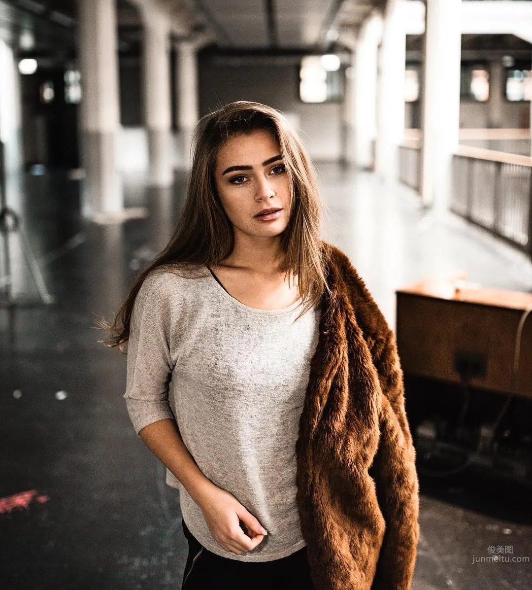 天使顔正妹「Anna Von Klinski」迷人電眼極緻魅惑 13