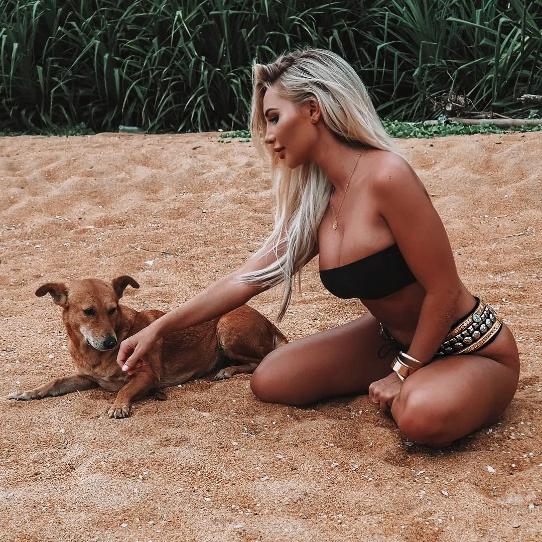 陶醉！巧克力奶妹「Rosanna Arkle」緊實蜜翹臀大放送 46