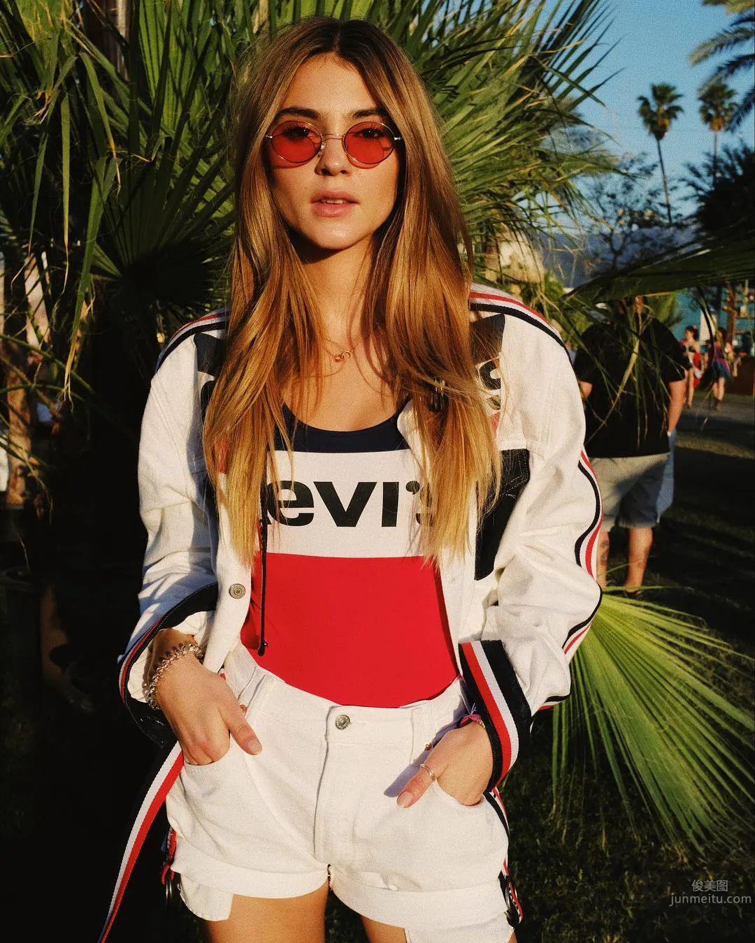 气质甜心「Stefanie Giesinger」下身失踪逆天长腿现形_31