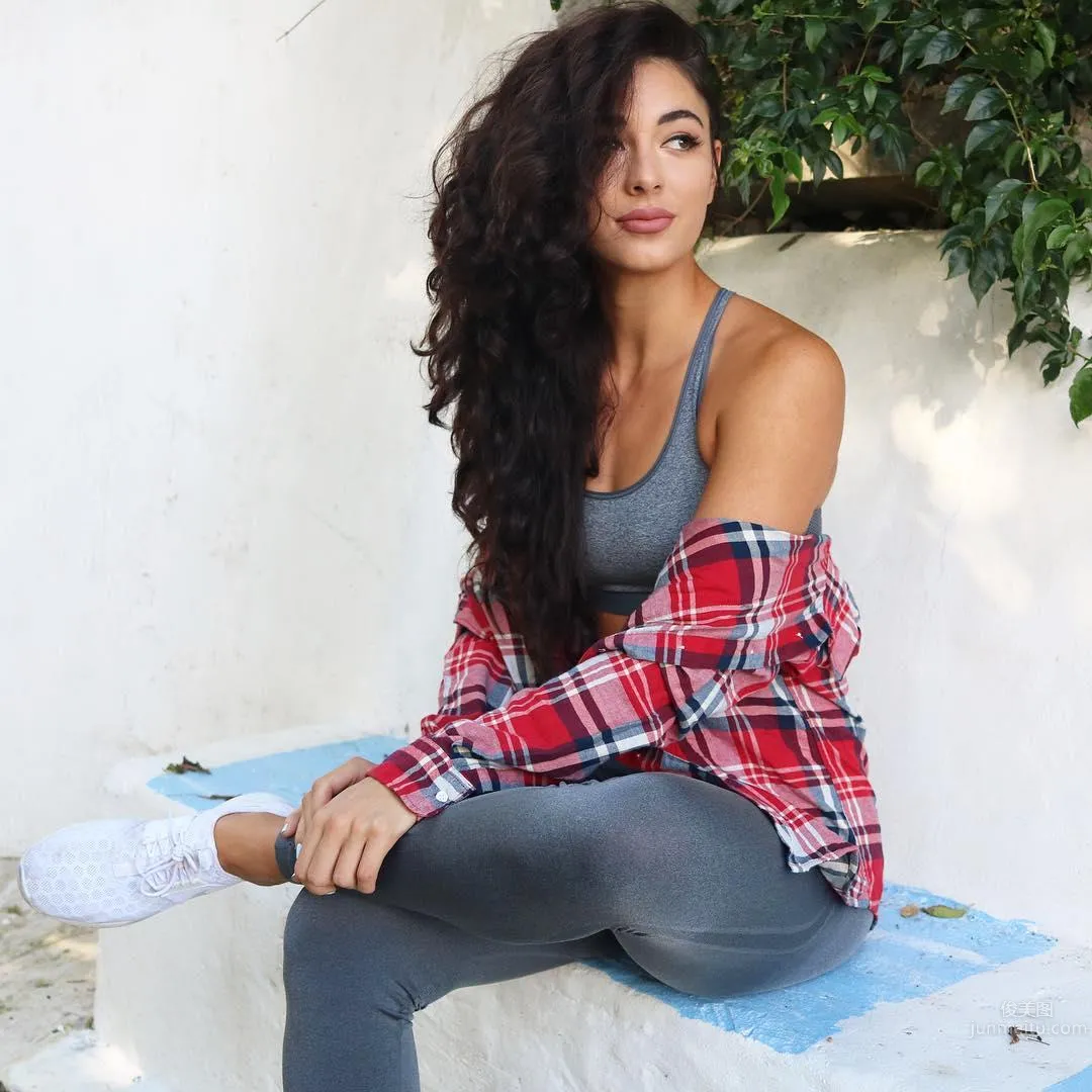 一起動起來！健身正妹「Danielle Robertson」自拍狂秀小蠻腰 17