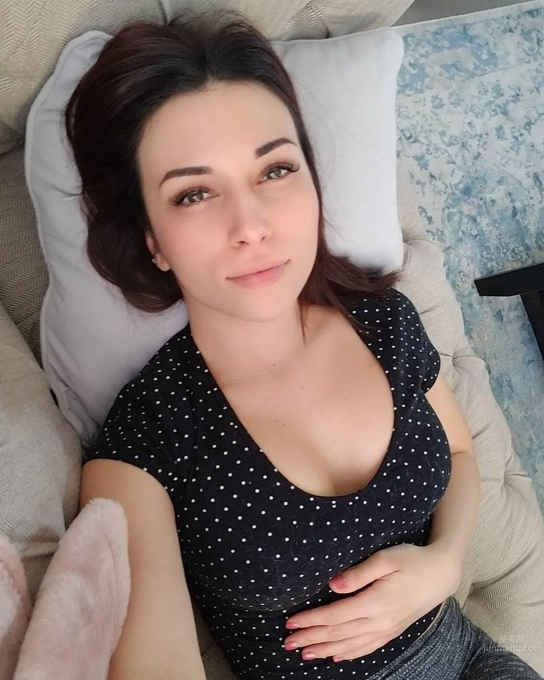 想一起激戰！電玩直播妹「Alinity Divine」清新自然 31