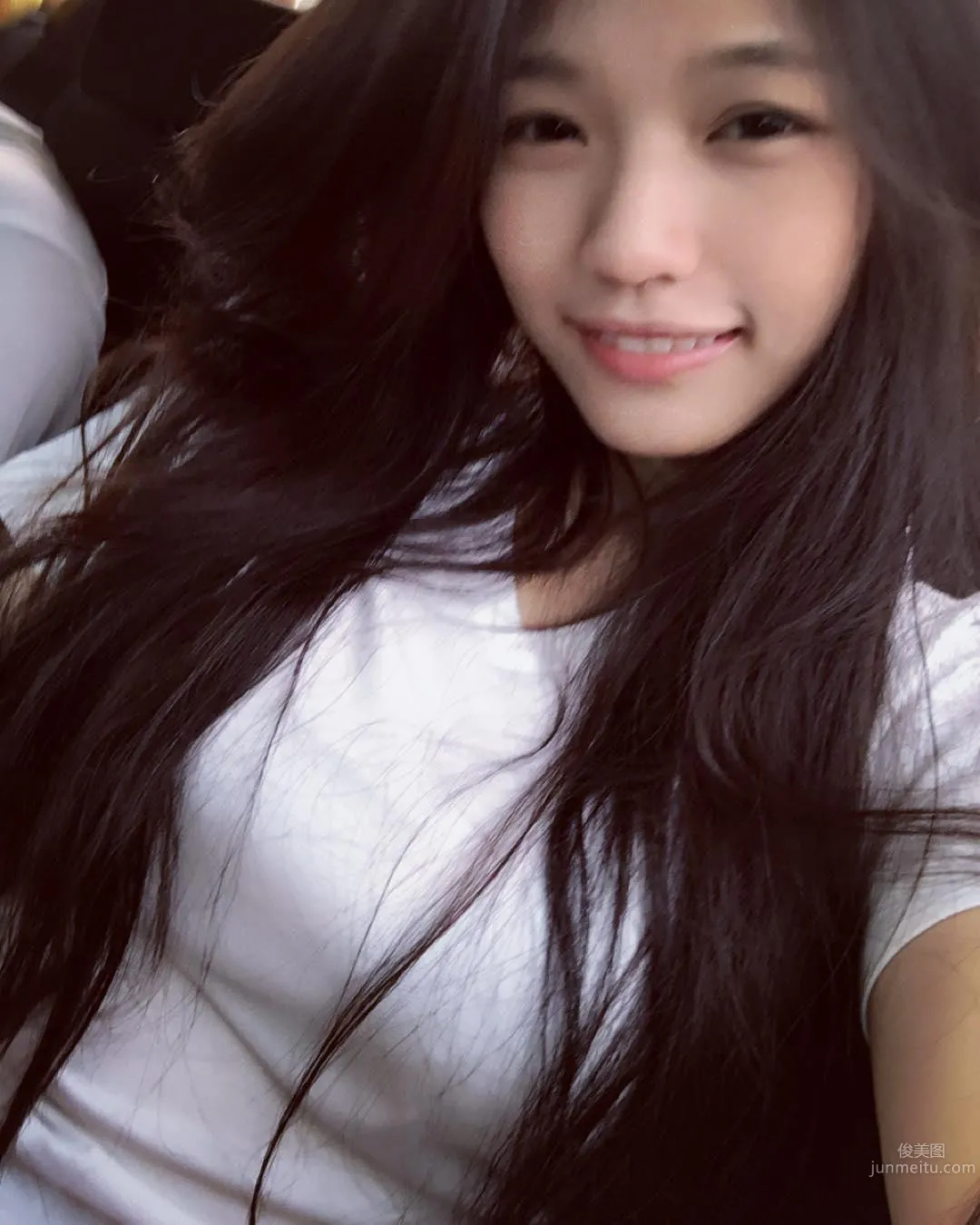 房屋中介邱詩容有着男人無法一手掌握的完美上圍！先生，買房嗎？ 1