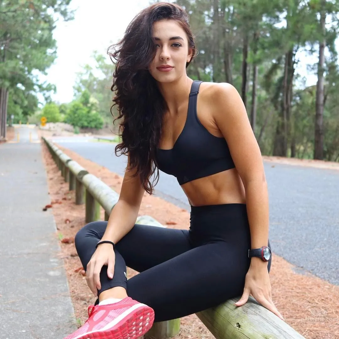 一起動起來！健身正妹「Danielle Robertson」自拍狂秀小蠻腰 3
