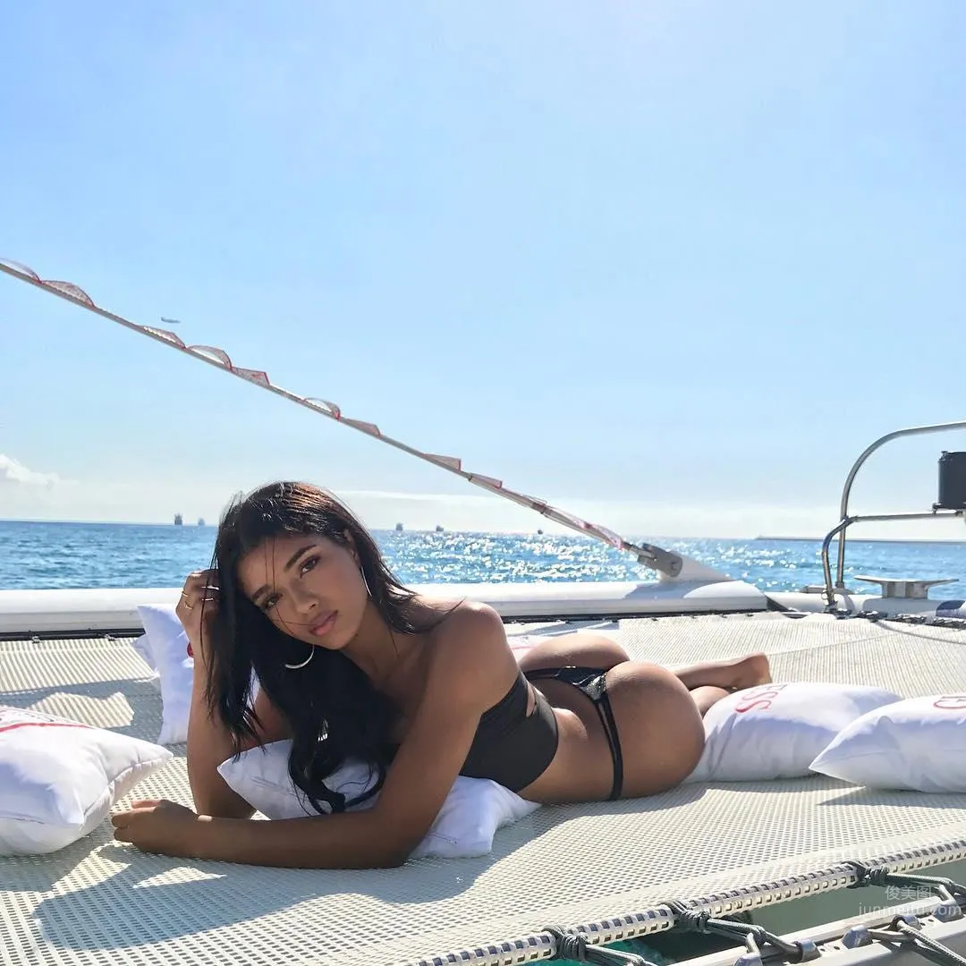 Yovanna Ventura- 健康膚色健美線條 38