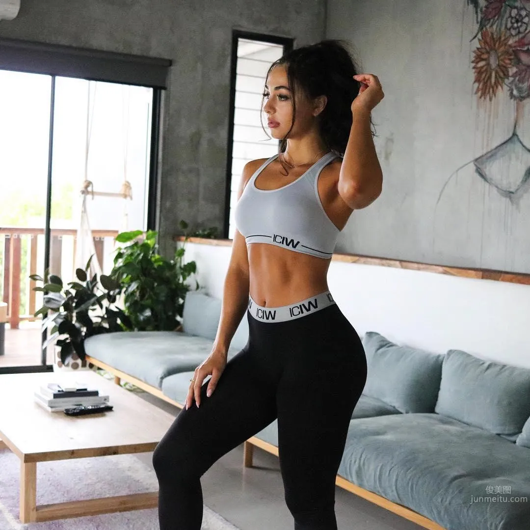 一起動起來！健身正妹「Danielle Robertson」自拍狂秀小蠻腰 36