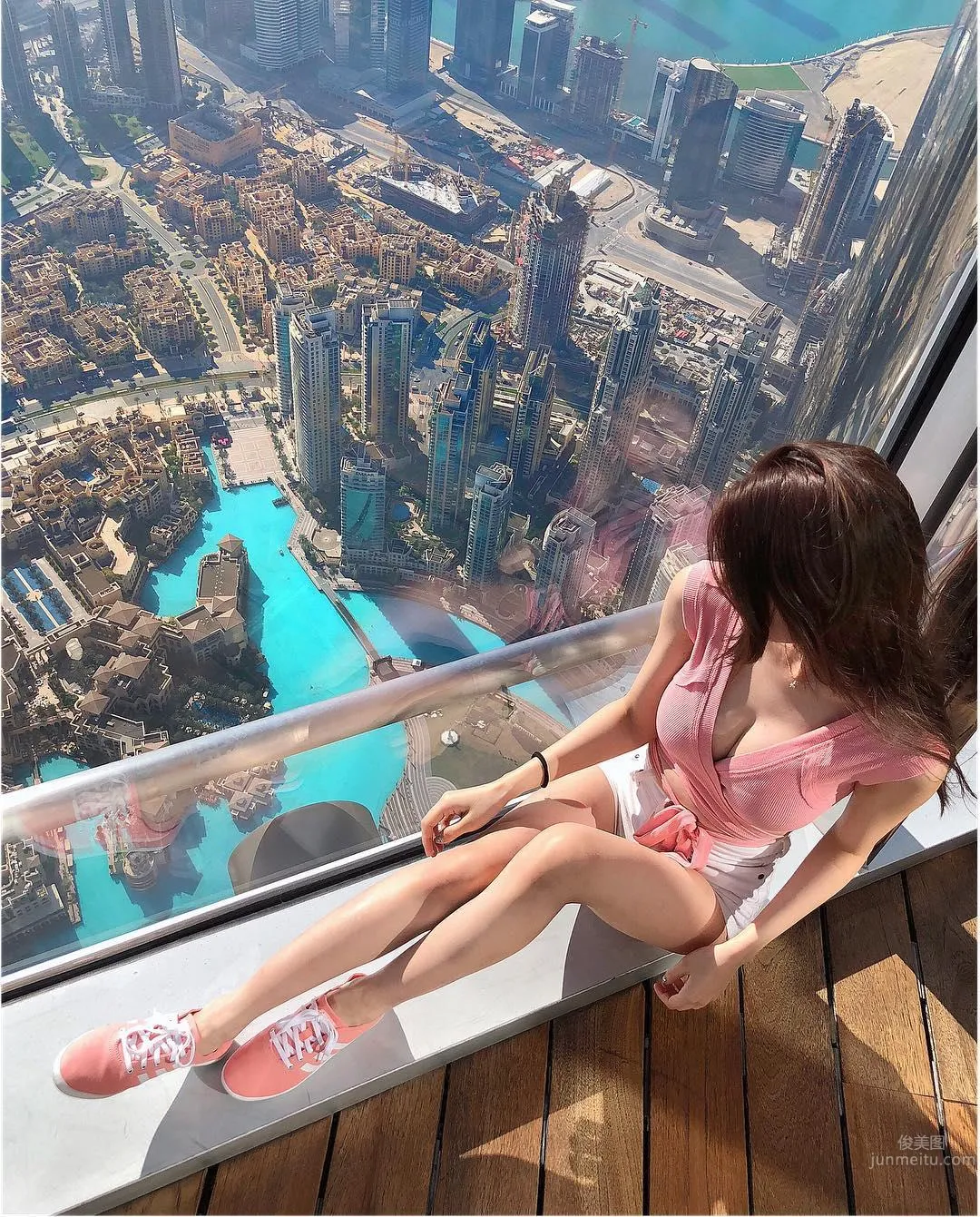 超正比基尼辣妹Cherry，不科學身材正翻網友 17