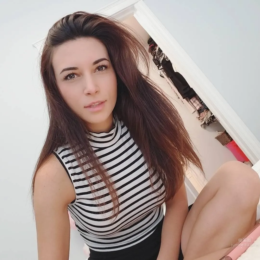 想一起激戰！電玩直播妹「Alinity Divine」清新自然 13