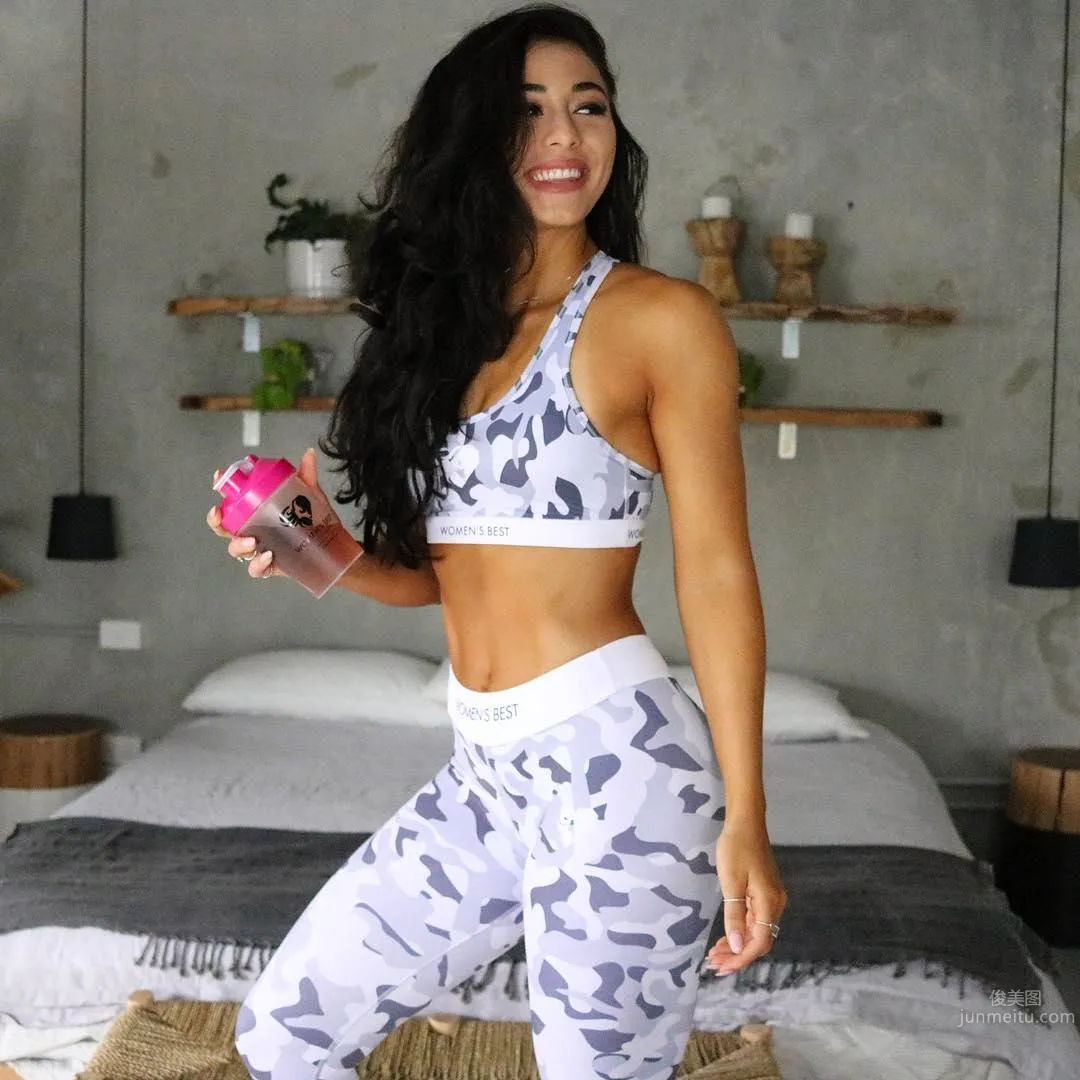 一起動起來！健身正妹「Danielle Robertson」自拍狂秀小蠻腰 38
