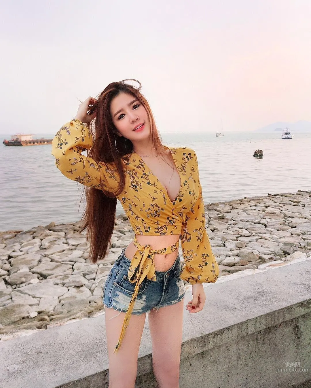 超正比基尼辣妹Cherry，不科學身材正翻網友 23