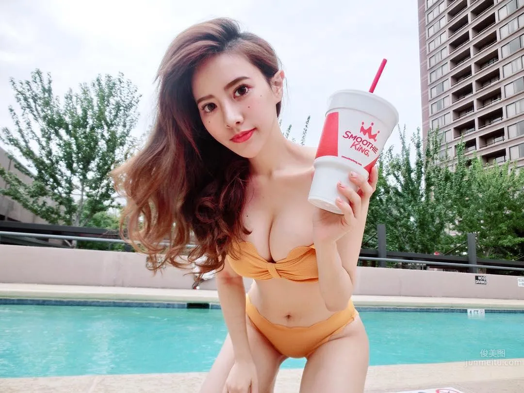 長榮正妹空姐Fafa 大秀性感深V事業線 5