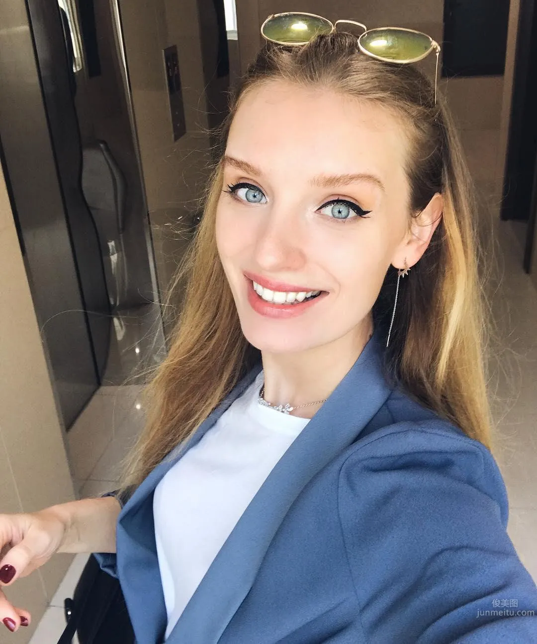 氣質完勝！「阿聯酋航空空姐」天使顔絕美的不科學 10