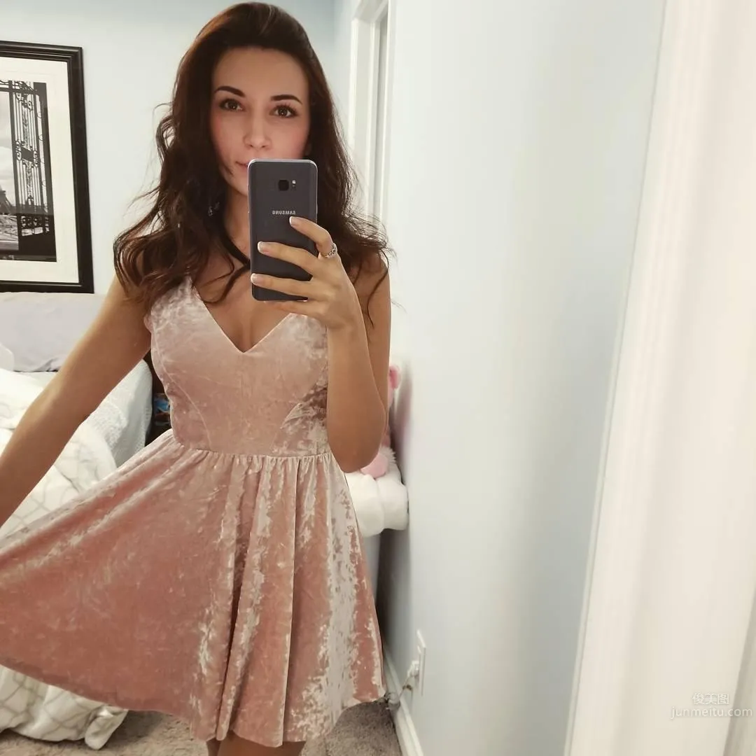 想一起激戰！電玩直播妹「Alinity Divine」清新自然 14