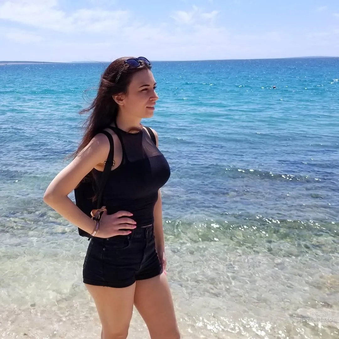想一起激戰！電玩直播妹「Alinity Divine」清新自然 7