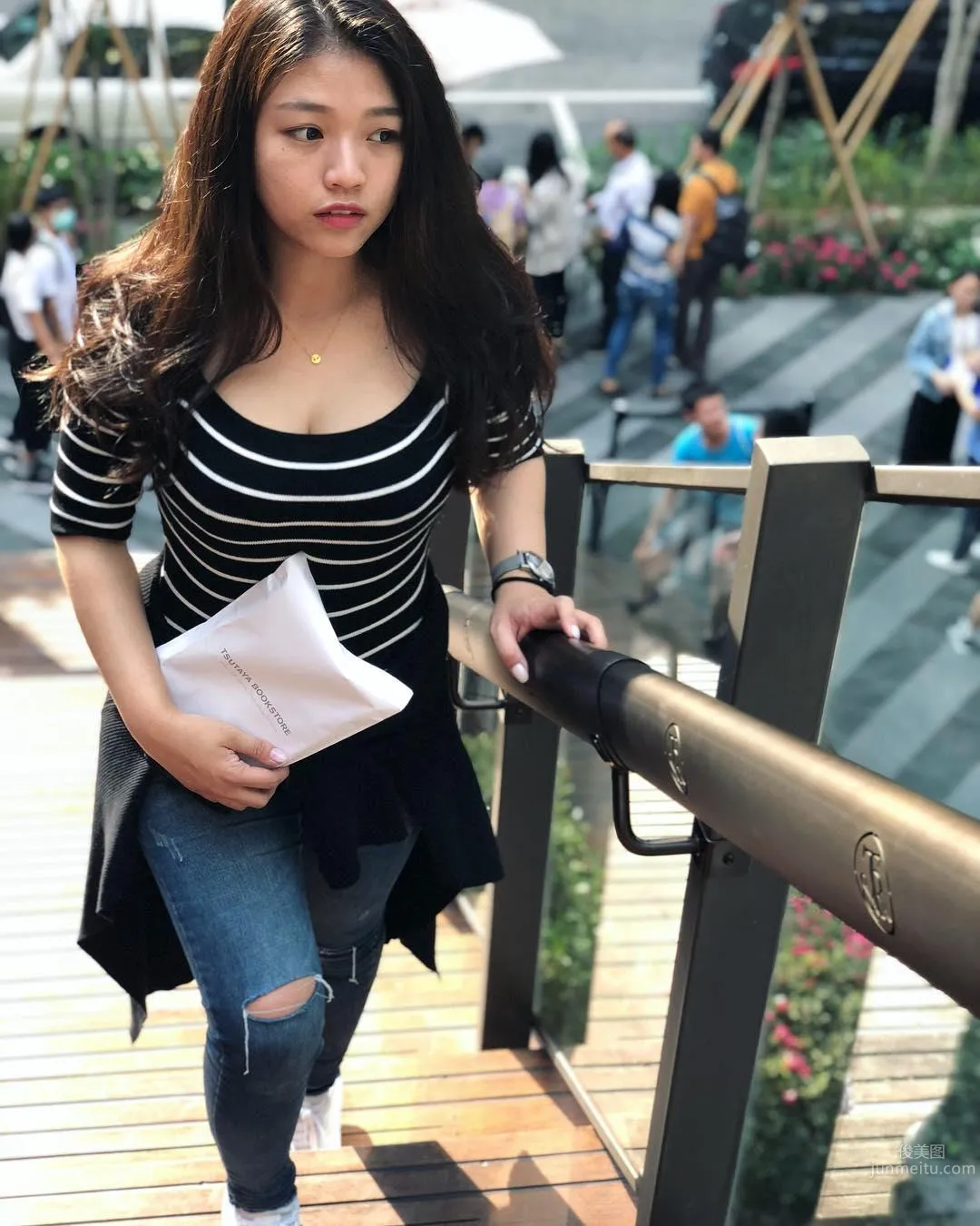 房屋中介邱詩容有着男人無法一手掌握的完美上圍！先生，買房嗎？ 7