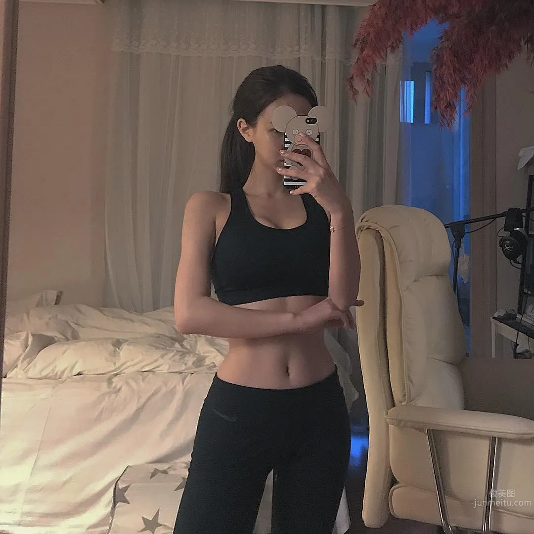 韓國清純系正妹화정 深邃馬甲線讓人超驚喜 13