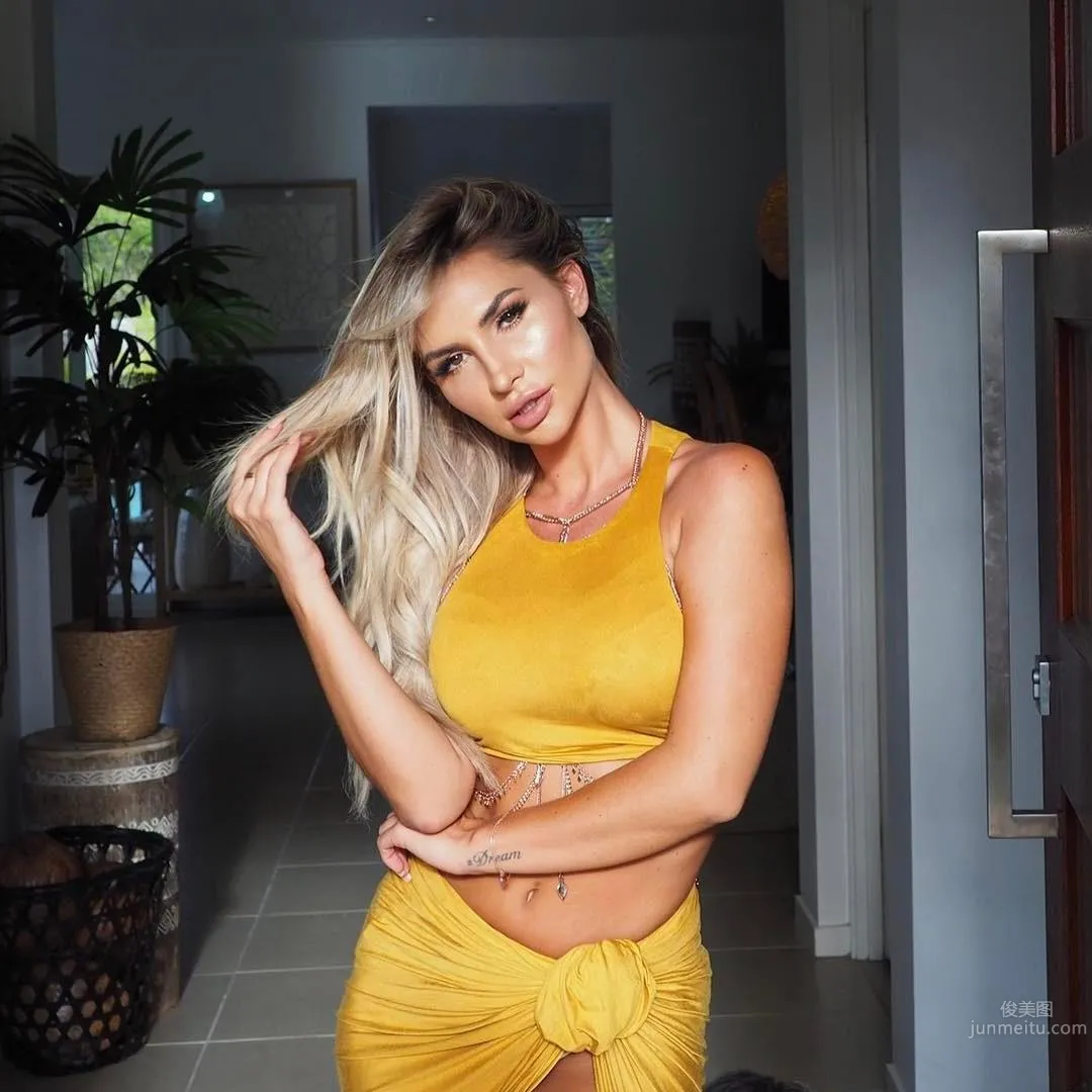 陶醉！巧克力奶妹「Rosanna Arkle」緊實蜜翹臀大放送 5