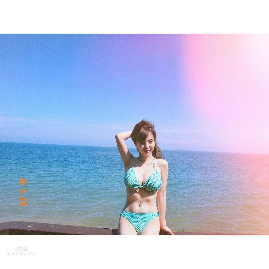 丘涵Joanne最新比基尼照 超完美身材真在太不科學 22