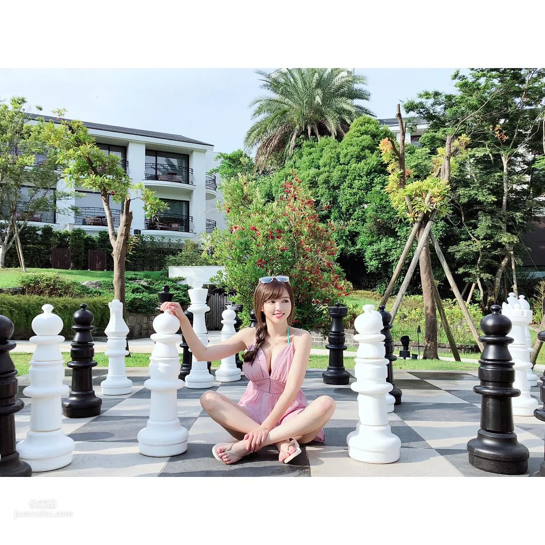 丘涵Joanne最新比基尼照 超完美身材真在太不科學 27