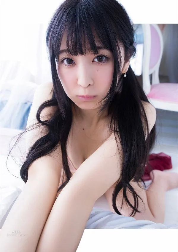 真島なおみ- 話題美少女人生初寫真 8