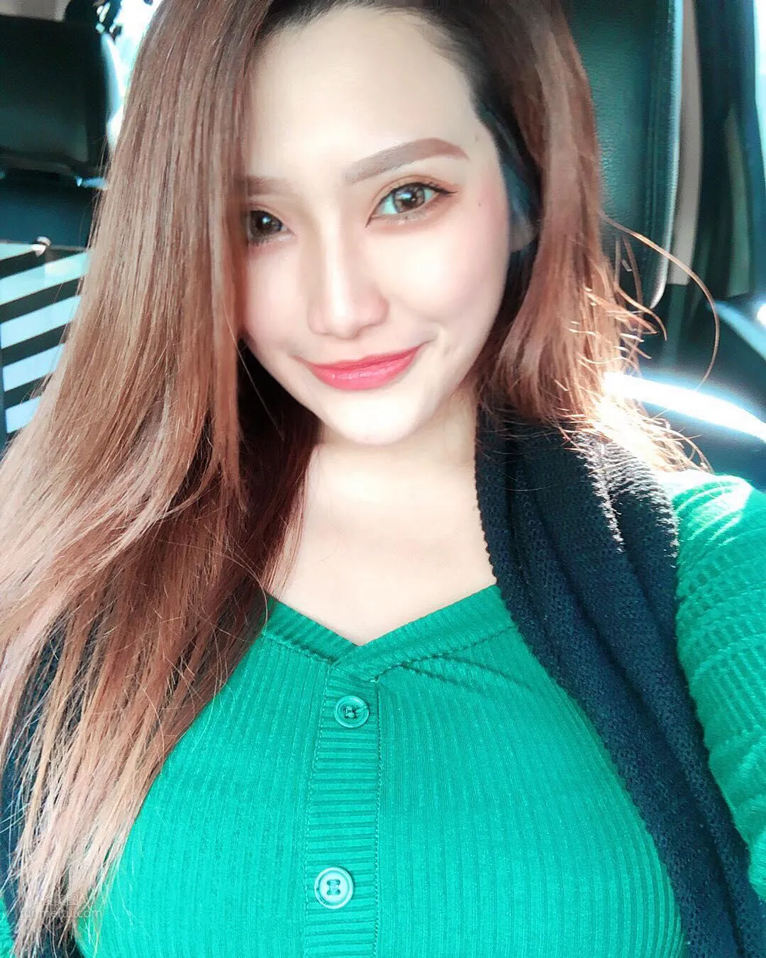 台灣Gina邱筠淨吊帶小背心吃甜品 6