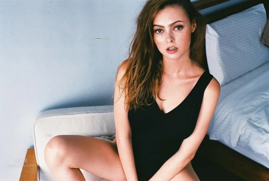 波兰队出局！妹子Alexandra Ola Kaczmarek性感身躯来安慰_0