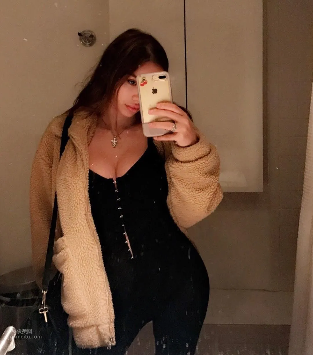鬼妹版宇都宫Sophie Mudd，超强劲事业线晃动到头晕_15